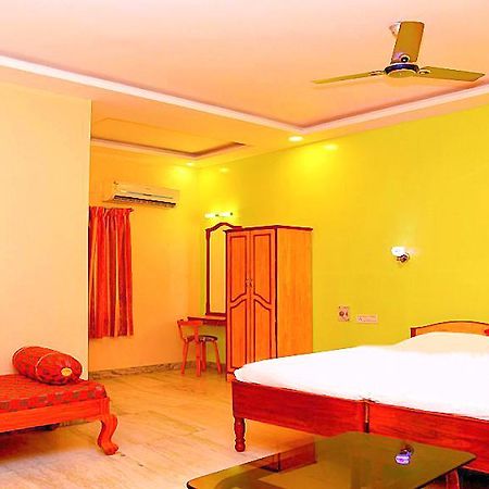 Sindhu Towers Hotel Vellore Exterior photo