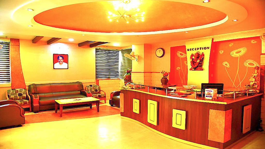 Sindhu Towers Hotel Vellore Exterior photo