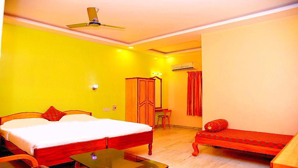 Sindhu Towers Hotel Vellore Exterior photo