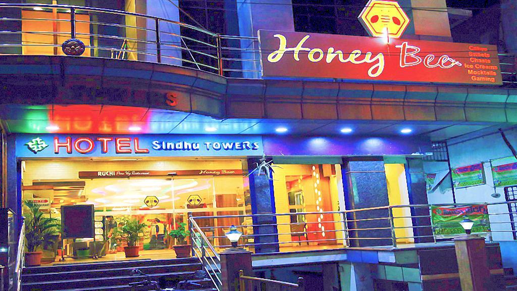 Sindhu Towers Hotel Vellore Exterior photo